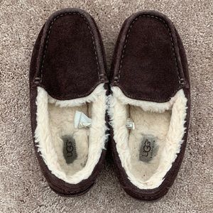 Ugg slippers, barely worn, dark brown, size 5